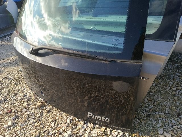 bontott FIAT PUNTO II Csomagtérajtó (Részeivel)