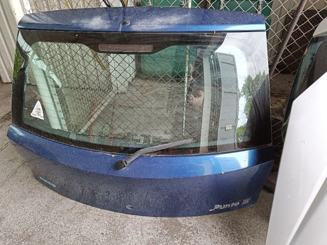bontott FIAT PUNTO II Csomagtérajtó (Részeivel)