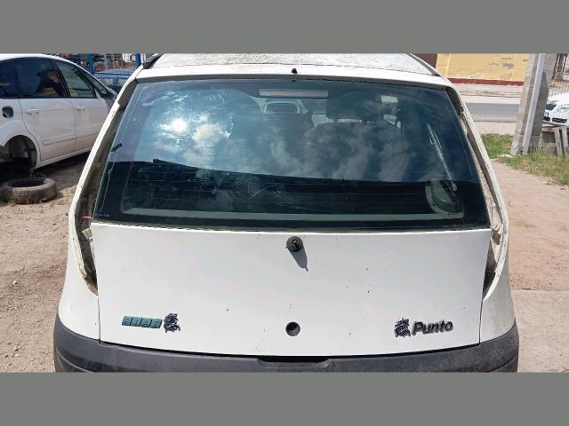 bontott FIAT PUNTO II Csomagtérajtó (Üres lemez)