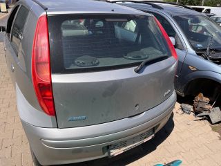 bontott FIAT PUNTO II Csomagtérajtó (Üres lemez)