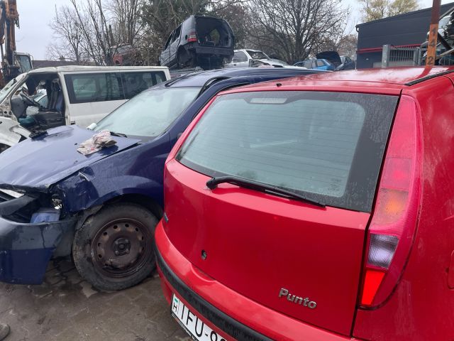 bontott FIAT PUNTO II Csomagtérajtó (Üres lemez)