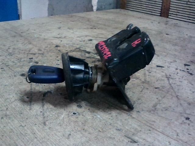 bontott FIAT PUNTO II Csomagtérajtó Zárbetét