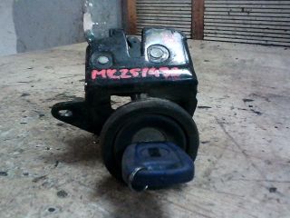 bontott FIAT PUNTO II Csomagtérajtó Zárbetét