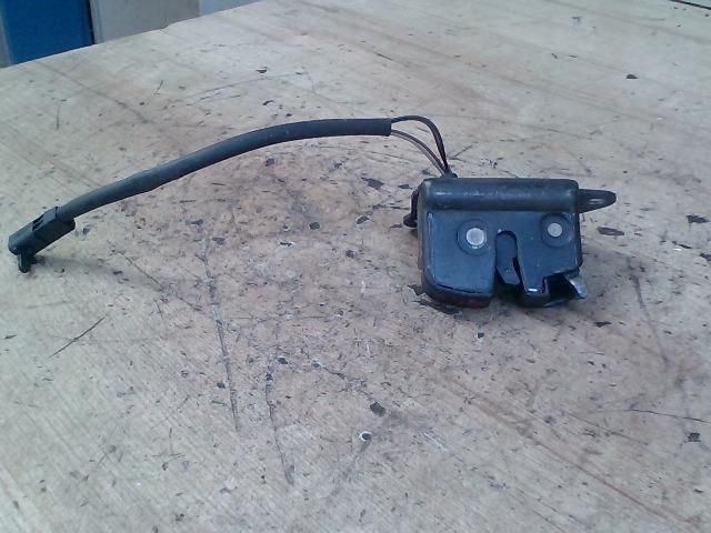 bontott FIAT PUNTO II Csomagtérajtó Zárszerkezet