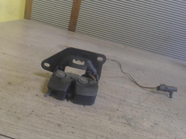 bontott FIAT PUNTO II Csomagtérajtó Zárszerkezet