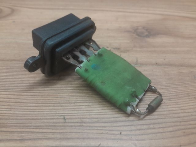 bontott FIAT PUNTO II Előtét Ellenállás Fűtőmotor