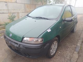 bontott FIAT PUNTO II Első Lökhárító (Üresen)