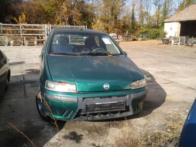 bontott FIAT PUNTO II Első Lökhárító (Üresen)