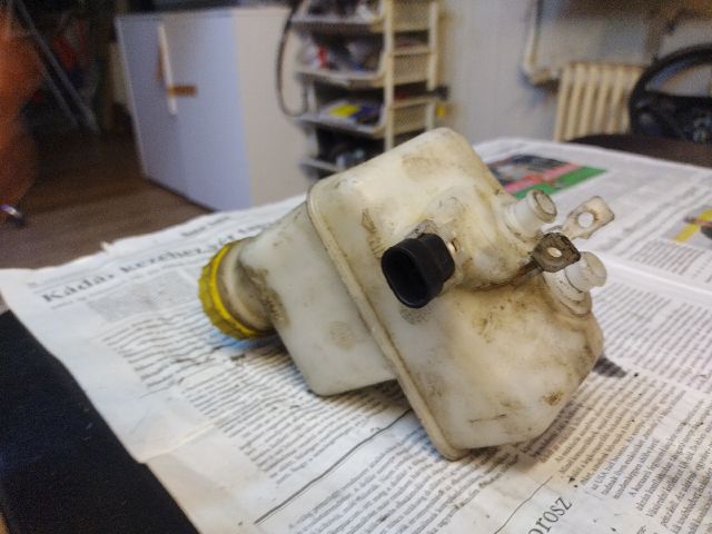 bontott FIAT PUNTO II Fékfolyadék Tartály