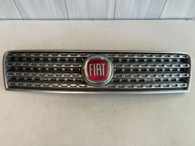 bontott FIAT PUNTO II Hűtőrács