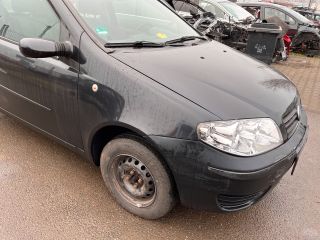 bontott FIAT PUNTO II Jobb első Ajtó (Részeivel)