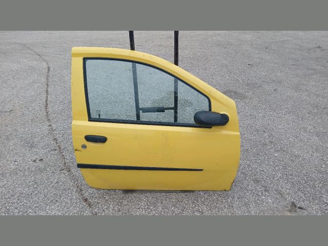 bontott FIAT PUNTO II Jobb első Ajtó (Részeivel)