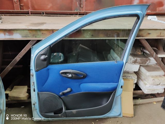 bontott FIAT PUNTO II Jobb első Ajtó (Részeivel)