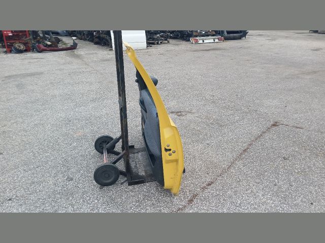 bontott FIAT PUNTO II Jobb első Ajtó (Részeivel)