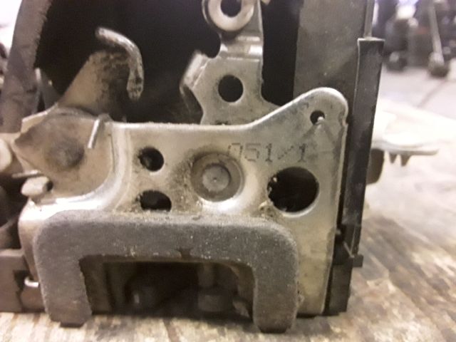 bontott FIAT PUNTO II Jobb első Ajtózár