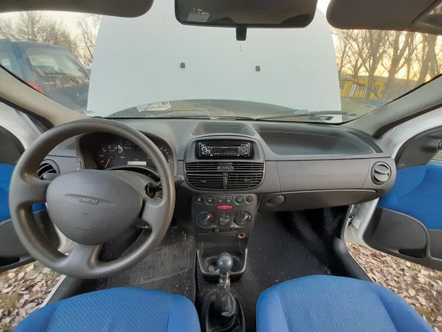 bontott FIAT PUNTO II Jobb első Alsó Zsanér