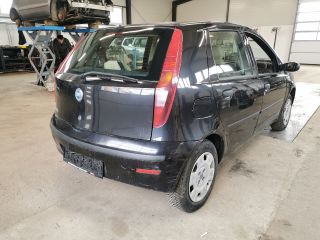 bontott FIAT PUNTO II Jobb első Dobbetét (Kerékjárati, Műanyag)