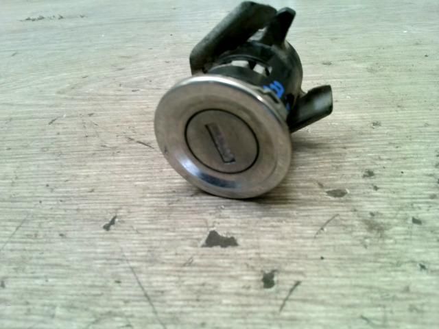 bontott FIAT PUNTO II Jobb első Zárbetét