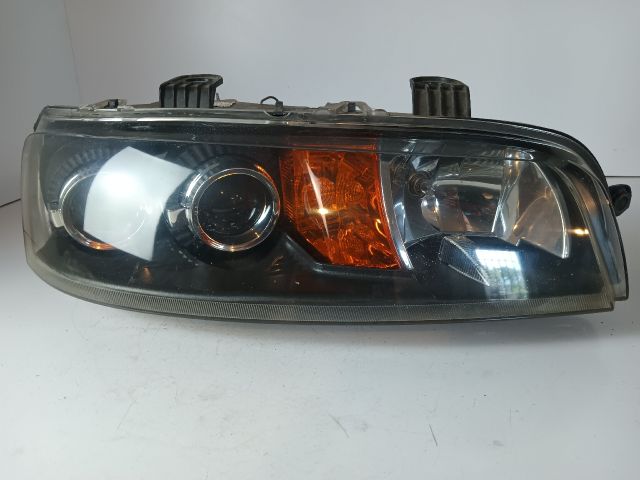 bontott FIAT PUNTO II Jobb Fényszóró