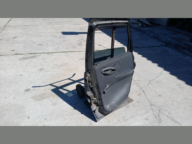 bontott FIAT PUNTO II Jobb hátsó Ajtó (Részeivel)
