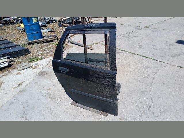 bontott FIAT PUNTO II Jobb hátsó Ajtó (Részeivel)