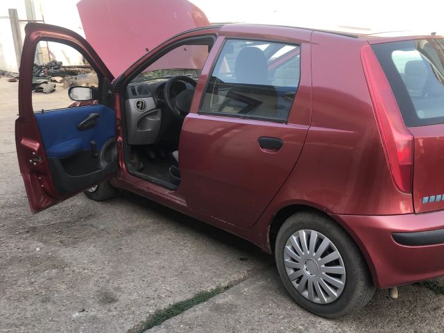 bontott FIAT PUNTO II Jobb hátsó Ajtó (Részeivel)