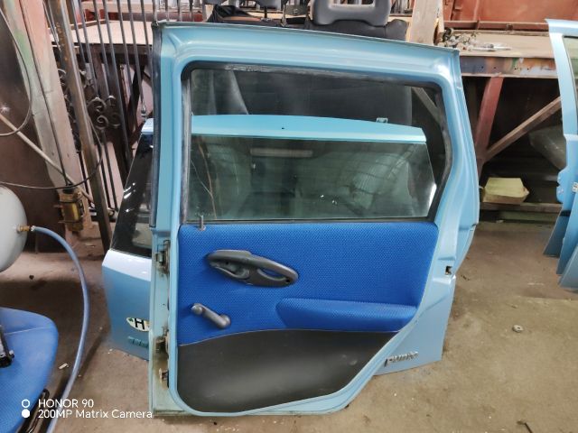 bontott FIAT PUNTO II Jobb hátsó Ajtó (Részeivel)