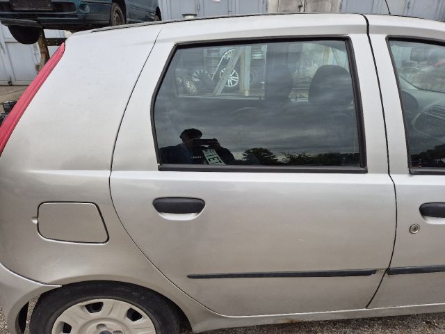 bontott FIAT PUNTO II Jobb hátsó Ajtó (Részeivel)