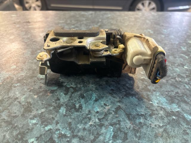 bontott FIAT PUNTO II Jobb hátsó Ajtózár