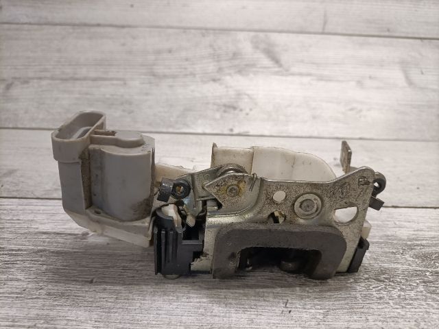 bontott FIAT PUNTO II Jobb hátsó Ajtózár