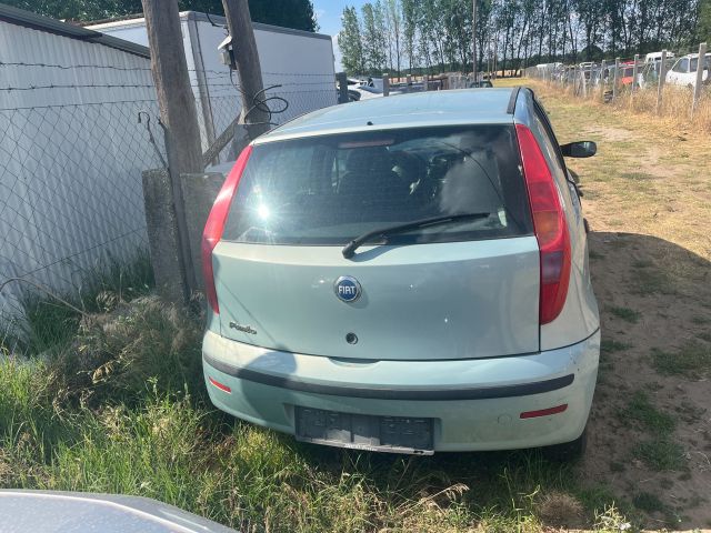 bontott FIAT PUNTO II Jobb hátsó Dobbetét (Kerékjárati, Műanyag)