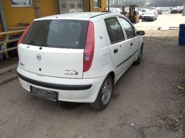 bontott FIAT PUNTO II Jobb hátsó Gumikéder