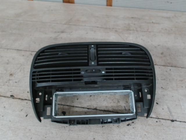 bontott FIAT PUNTO II Középső Szellőző