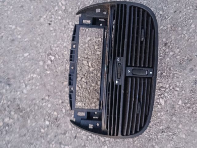 bontott FIAT PUNTO II Középső Szellőző