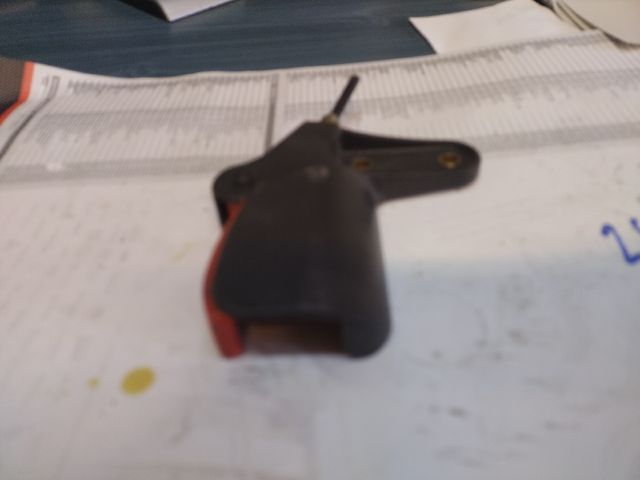 bontott FIAT PUNTO II Motorháztető Nyitó Kar / Gomb