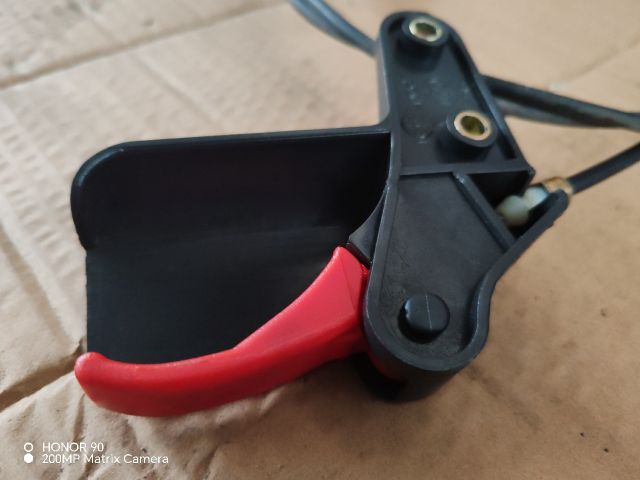 bontott FIAT PUNTO II Motorháztető Nyitó Kar / Gomb