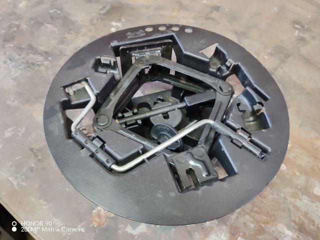 bontott FIAT PUNTO II Pótkerék Szerszámtartó