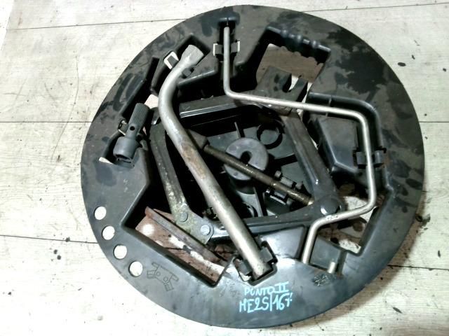 bontott FIAT PUNTO II Pótkerék Szerszámtartó