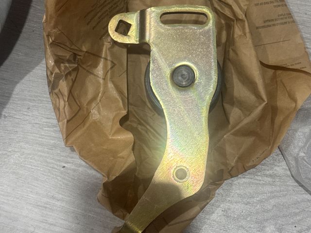 bontott FIAT SCUDO Szíjfeszítő Görgő