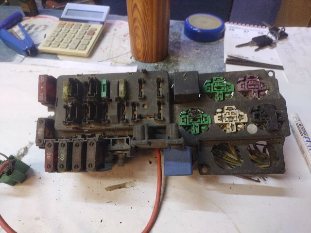 bontott FIAT SCUDO Biztosítéktábla Motortér