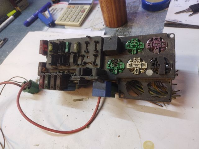 bontott FIAT SCUDO Biztosítéktábla Motortér