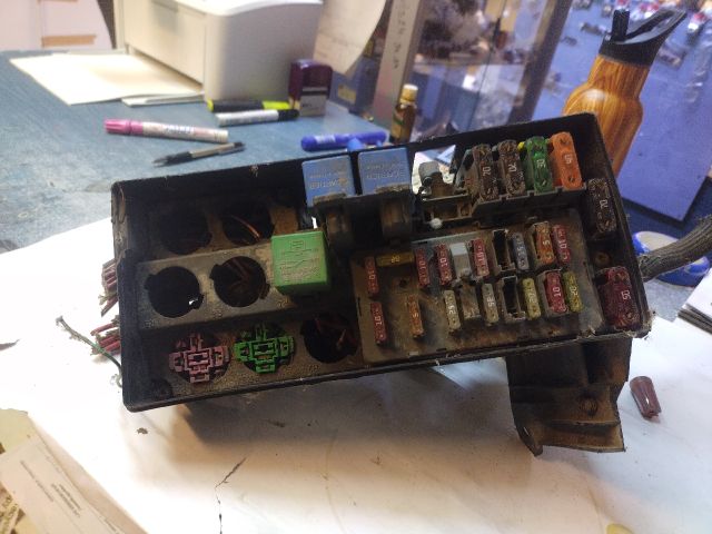 bontott FIAT SCUDO Biztosítéktábla Motortér