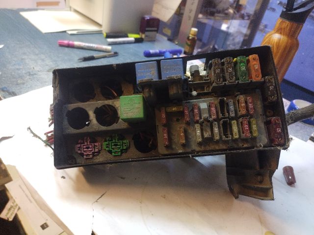 bontott FIAT SCUDO Biztosítéktábla Motortér