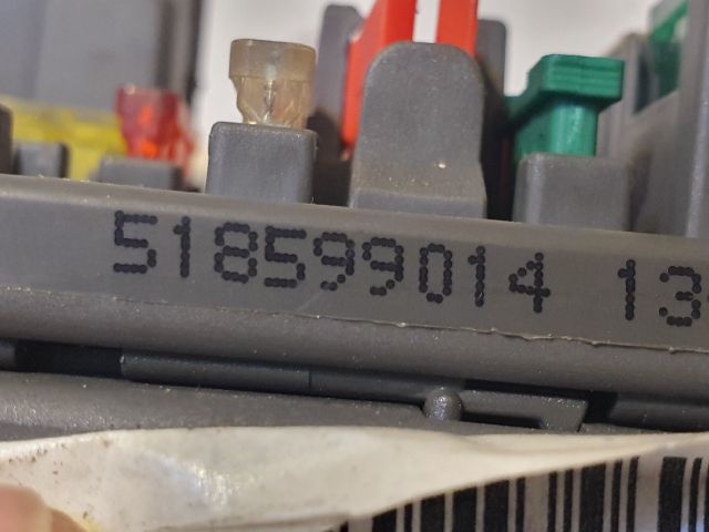 bontott FIAT SCUDO Biztosítéktábla Utastér