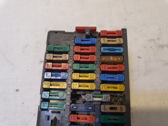 bontott FIAT SCUDO Biztosítéktábla Utastér