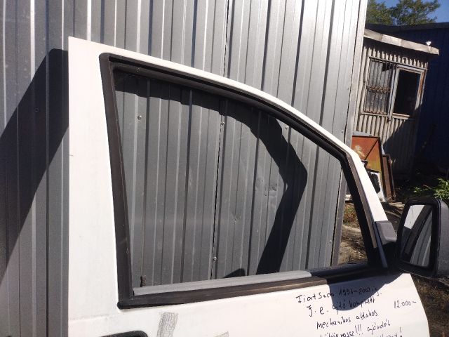 bontott FIAT SCUDO Jobb első Ajtó (Részeivel)