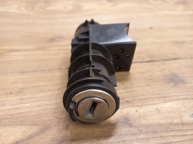 bontott FIAT SEICENTO Gyújtáskapcsoló Házzal