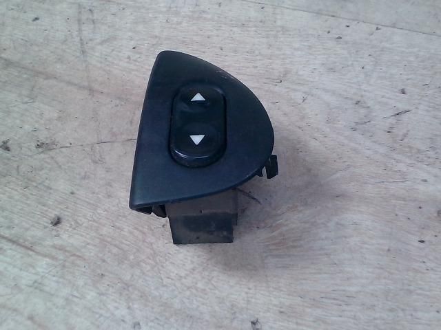 bontott FIAT SEICENTO Bal első Ablakemelő Kapcsoló