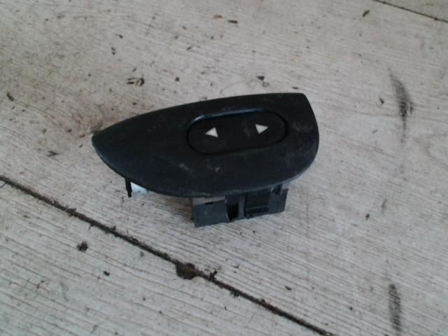 bontott FIAT SEICENTO Jobb első Ablakemelő Kapcsoló