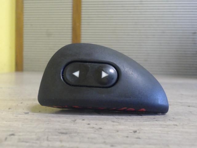 bontott FIAT SEICENTO Jobb első Ablakemelő Kapcsoló